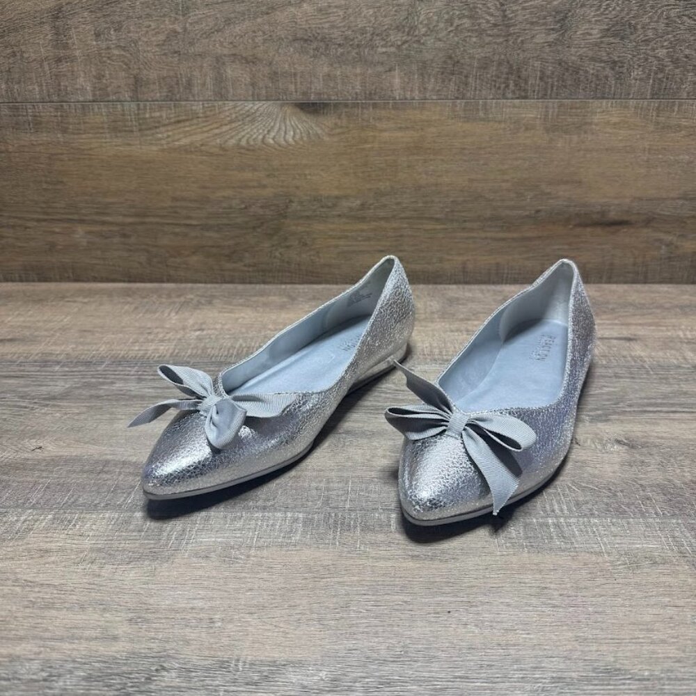 Kenneth cole Reaction Lily Silver Bow Flats Women's Size 9.5